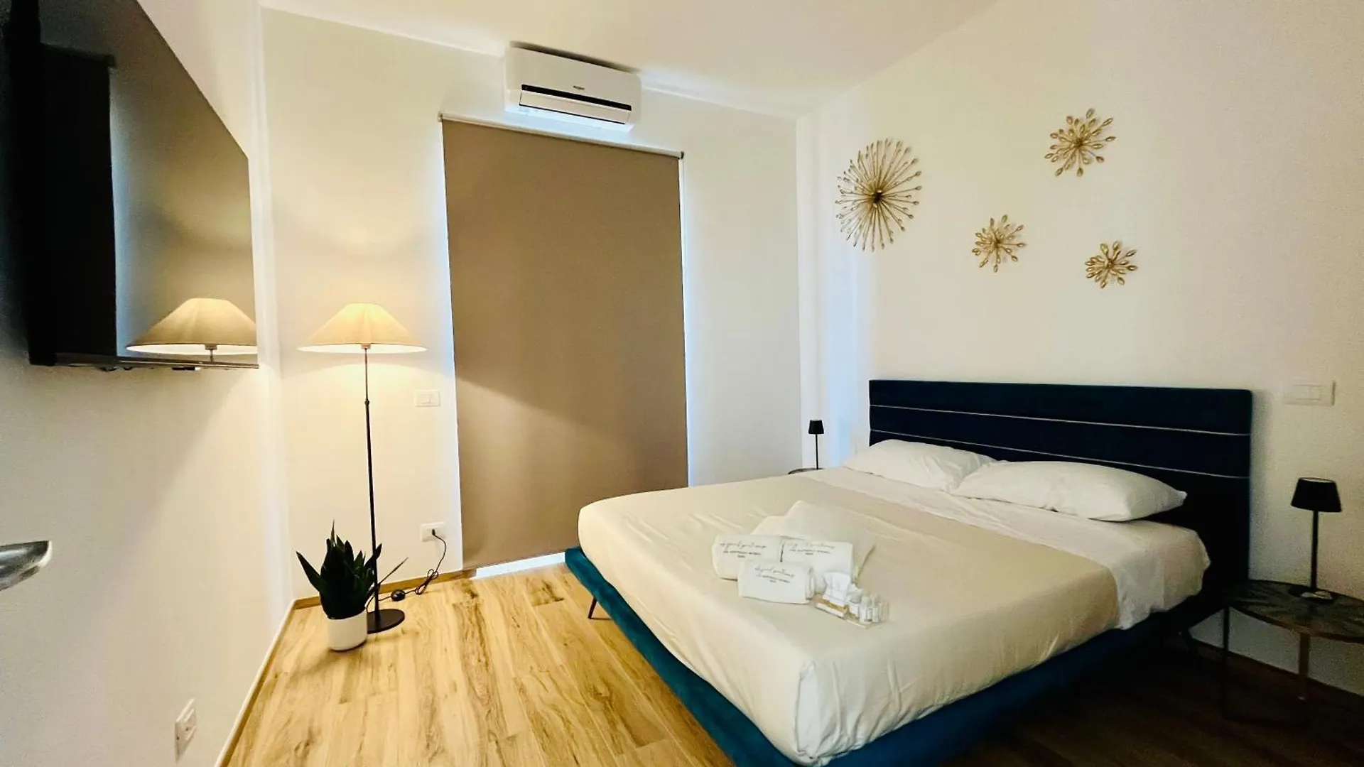 Elegant Penthouse Near Beach Bari 0*,